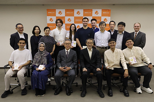 President Imai sharing a warm welcome with the exchange students (September 28) 